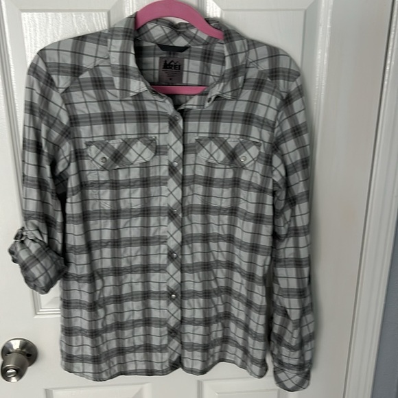 REI Tops - REI Woman’s small Hiking/utility shirt